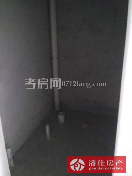 云湖尚景旁同升小區(qū)126平3室2廳2衛(wèi)毛坯證齊滿兩年42萬(wàn)