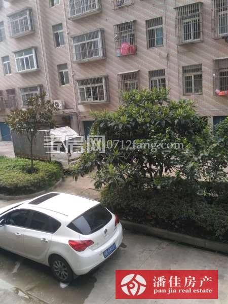 云湖尚景旁同升小區(qū)126平3室2廳2衛(wèi)毛坯證齊滿兩年42萬(wàn)