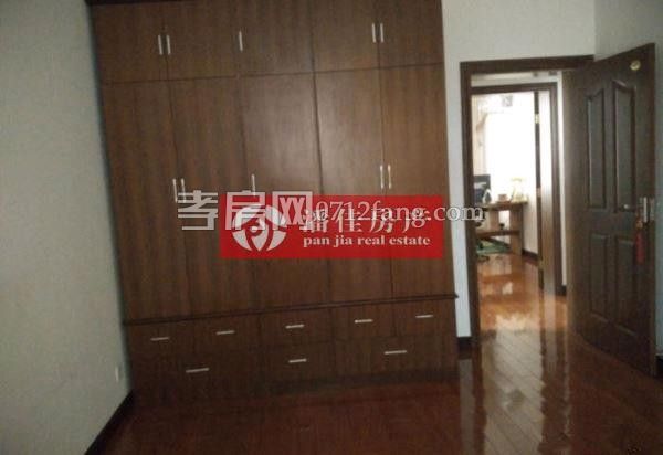 分絲路狀元樓133平米4樓3室2廳1位52萬