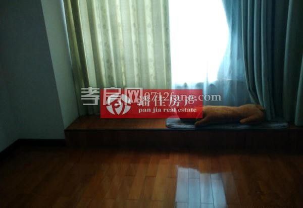 分絲路狀元樓133平米4樓3室2廳1位52萬