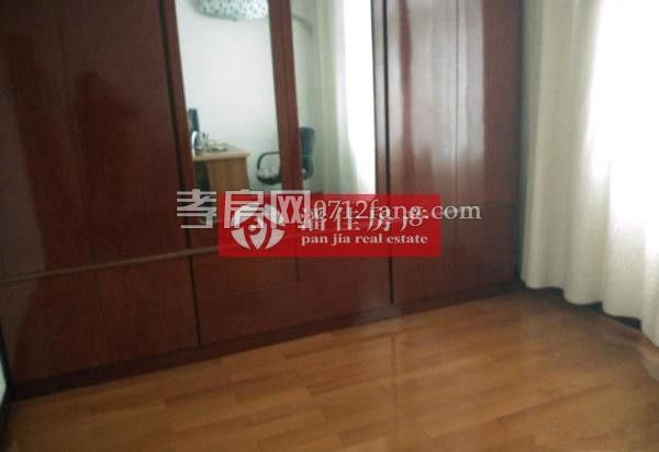 分絲路狀元樓133平米4樓3室2廳1位52萬