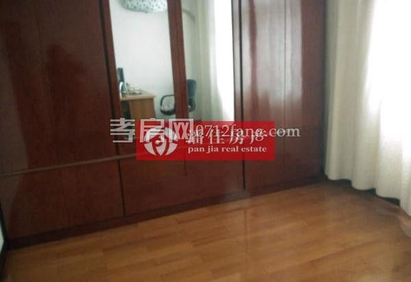 分絲路狀元樓133平米4樓3室2廳1位52萬