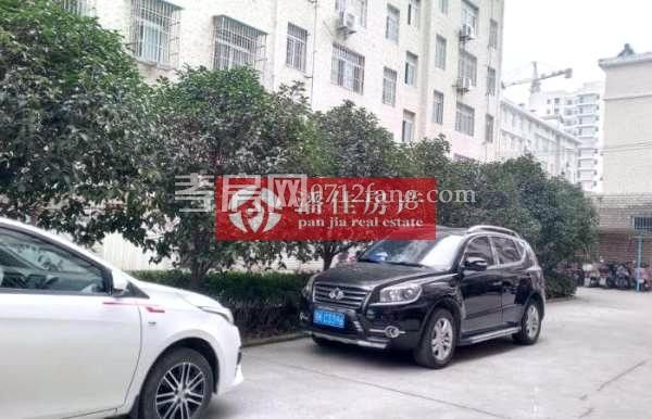 證齊滿二鴻升怡園131平米送22平米大車庫65萬