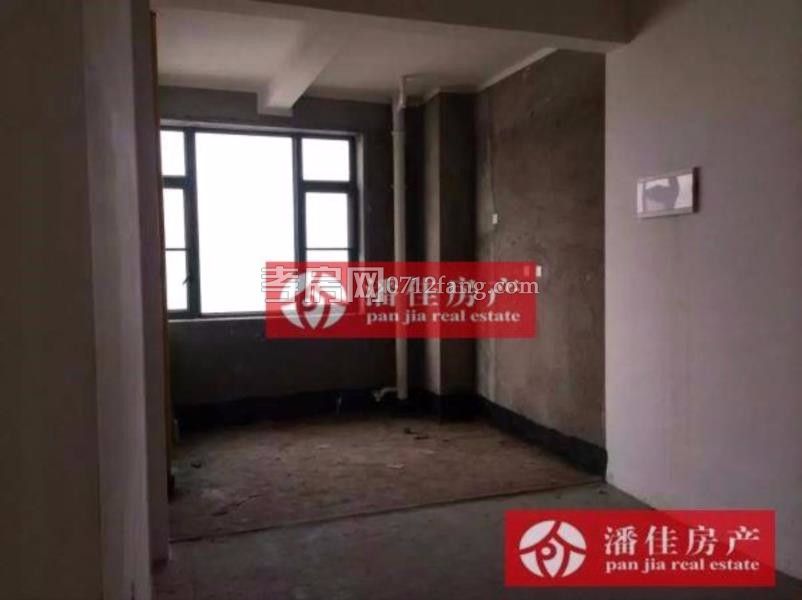 掛口小區(qū)大三房，精裝修，送全套家電，拎包入住