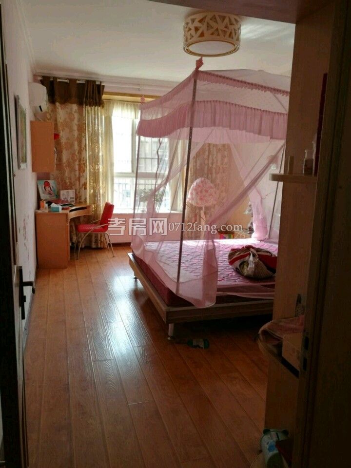 正好房產(chǎn)===A2892宏達花園5/6+1兩證滿五三室二廳二衛(wèi)中裝