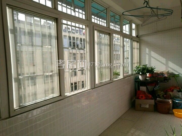 正好房產(chǎn)===A2892宏達花園5/6+1兩證滿五三室二廳二衛(wèi)中裝