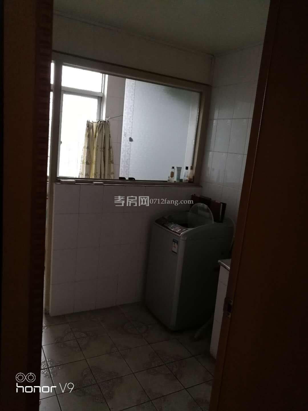 交通東路單位房4室2廳157平米57萬