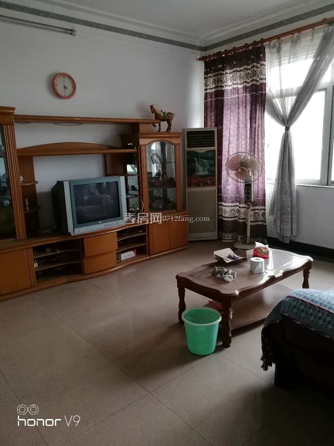 交通東路單位房4室2廳157平米57萬