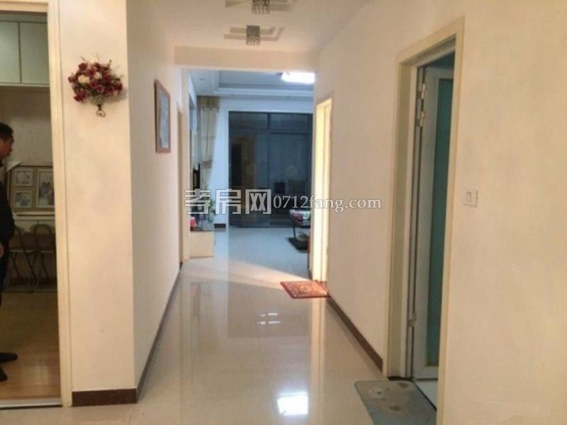 鼎觀世界3室2廳1衛(wèi)98平精裝修準(zhǔn)新房中間樓層