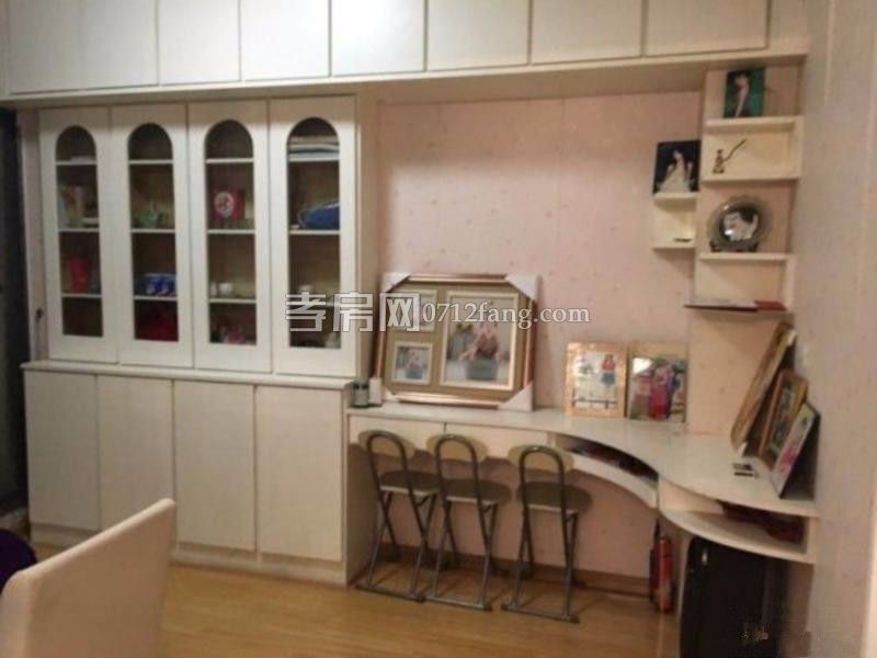 鼎觀世界3室2廳1衛(wèi)98平精裝修準(zhǔn)新房中間樓層