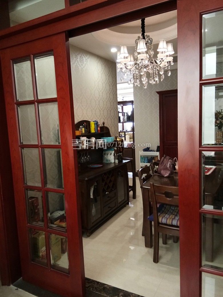 乾坤豪府豪裝證滿帶負(fù)一樓車位178萬惠售