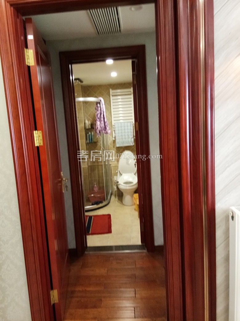 乾坤豪府豪裝證滿帶負(fù)一樓車位178萬惠售