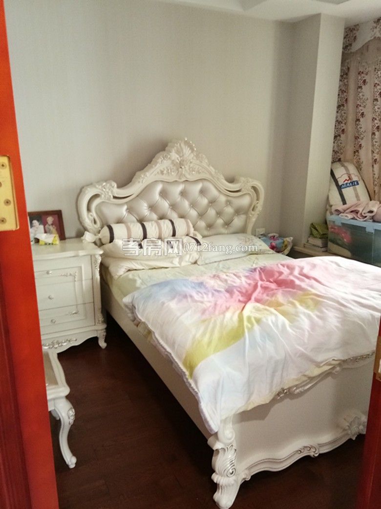 乾坤豪府豪裝證滿帶負(fù)一樓車位178萬惠售