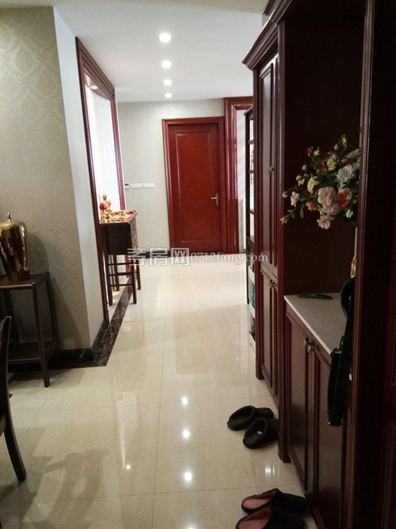 乾坤豪府豪裝證滿帶負(fù)一樓車位178萬惠售