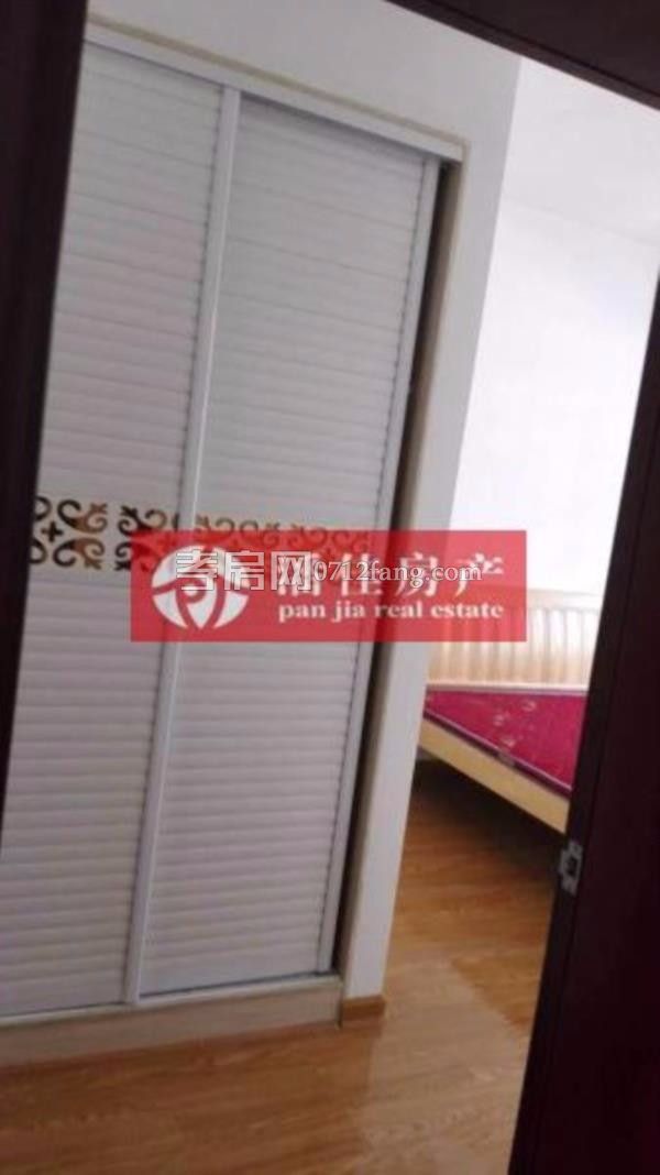 星河天街3室2廳1衛(wèi)2陽(yáng)臺(tái)97送15平觀景高層