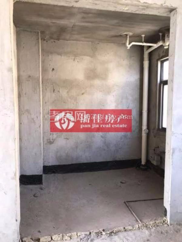 錦繡后湖二期電梯房經(jīng)典三房，131.36平精裝修中間