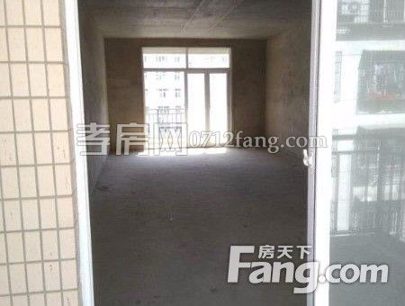 老城區(qū)、華隆家園、戶(hù)型超好，毛坯，客廳正對(duì)小區(qū)廣場(chǎng)