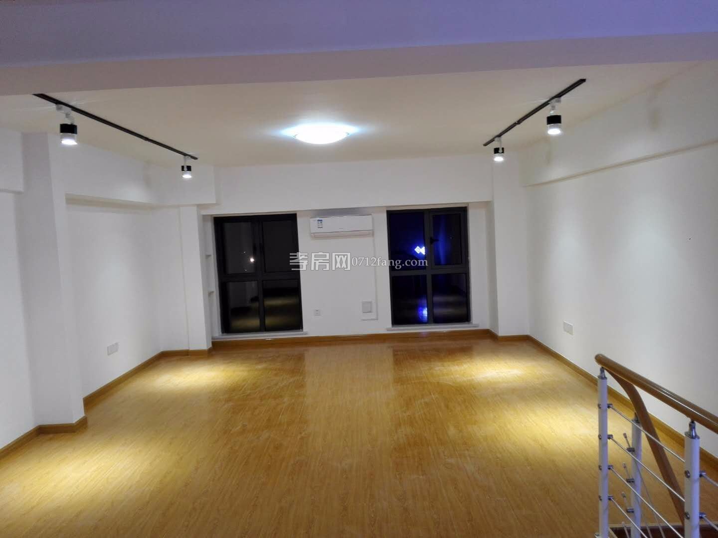 星河天街復(fù)式寫字樓出租