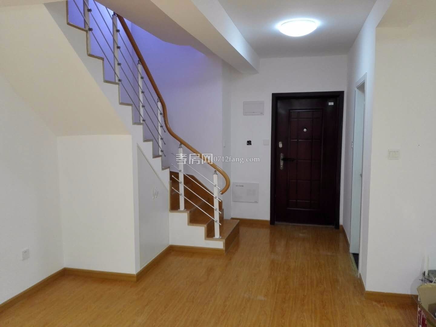 星河天街復(fù)式寫字樓出租