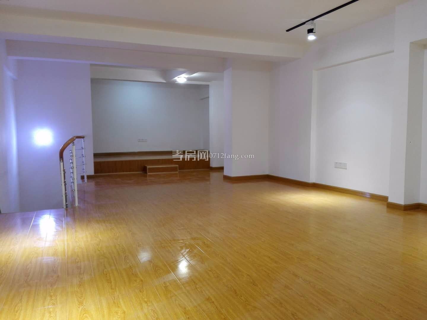 星河天街復(fù)式寫字樓出租