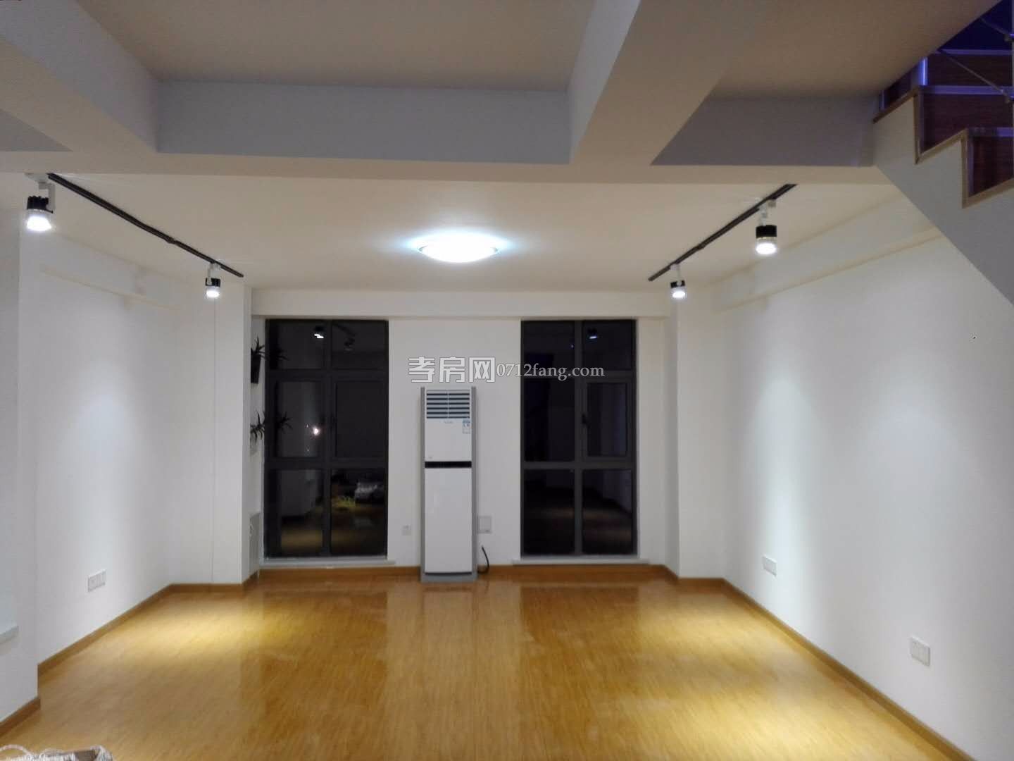 星河天街復(fù)式寫字樓出租