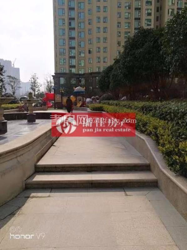 滿二體育館旁小康新村2室2廳1衛(wèi)109平精裝修拎包入住