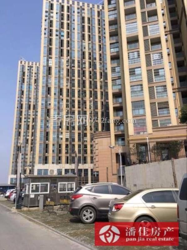 滿兩年柴油小區(qū)南區(qū)3室1廳1衛(wèi)80平簡(jiǎn)單裝修3樓