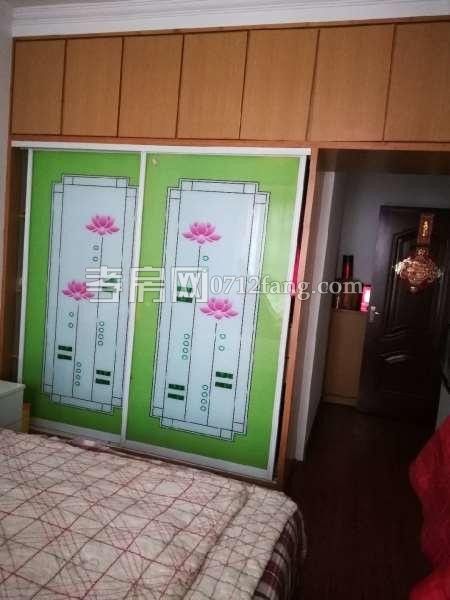 長(zhǎng)征路車所旁 小康新村 4樓152平中等裝修60萬(wàn)看中可小刀