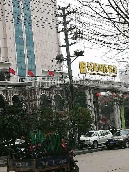 長征路車所旁小康新村4樓152平中等裝修60萬看中可小刀