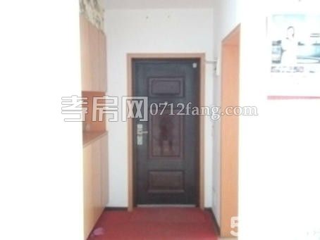 甩賣了！文昌小區(qū)6樓三居室簡(jiǎn)單裝修103平28.8萬(wàn)急售