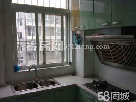 甩賣了！文昌小區(qū)6樓三居室簡(jiǎn)單裝修103平28.8萬(wàn)急售