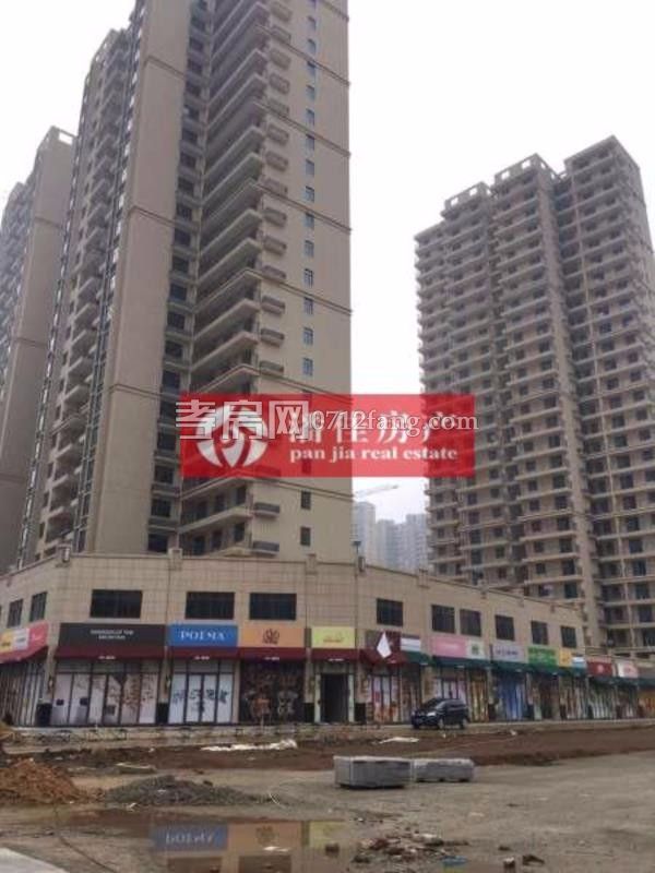 錦繡后湖二期電梯房經(jīng)典三房，131.36平精裝修中間