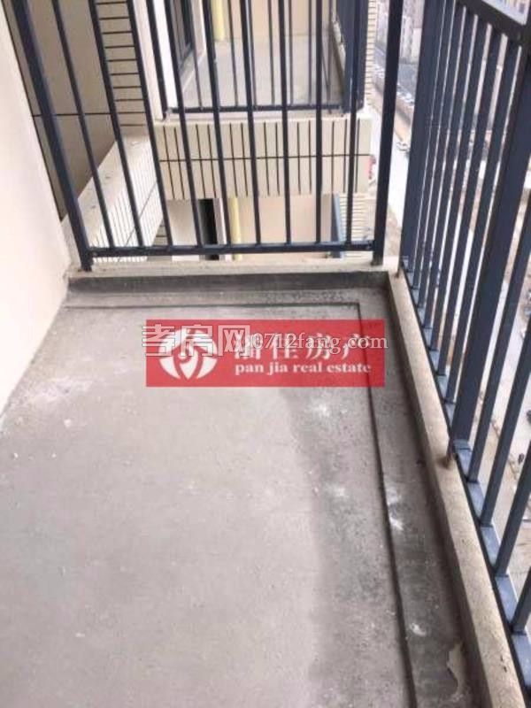 錦繡后湖二期電梯房經(jīng)典三房，131.36平精裝修中間