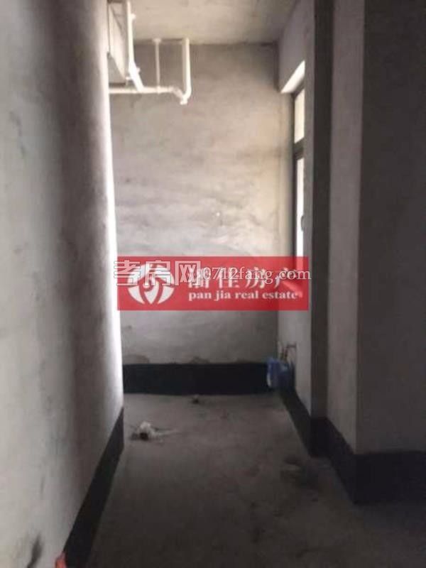 錦繡后湖二期電梯房經(jīng)典三房，131.36平精裝修中間