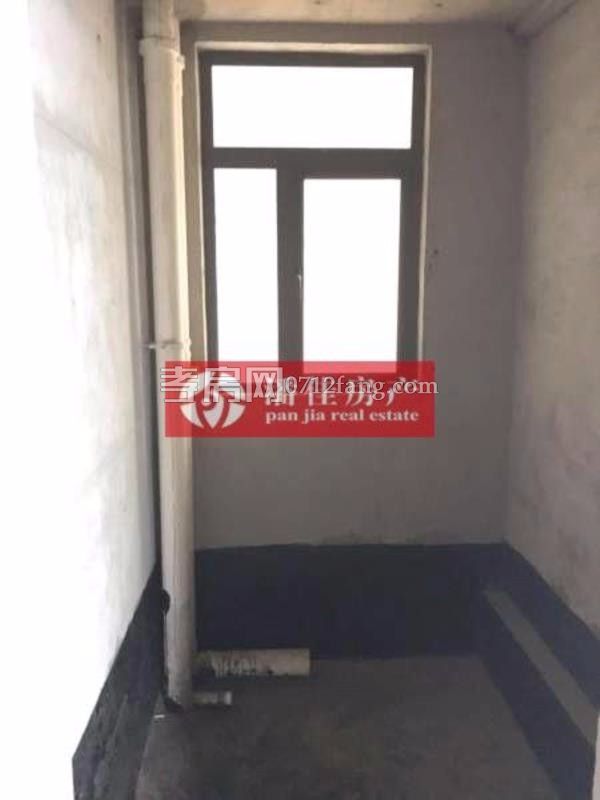 錦繡后湖二期電梯房經(jīng)典三房，131.36平精裝修中間