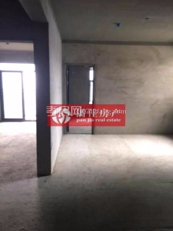 錦繡后湖二期電梯房經(jīng)典三房，131.36平精裝修中間