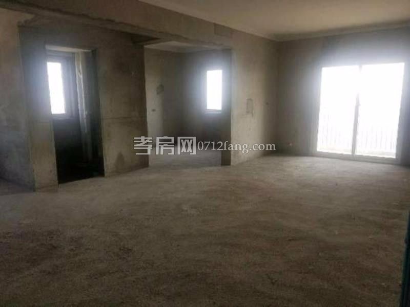 滿兩年柴油小區(qū)南區(qū)3室1廳1衛(wèi)80平簡(jiǎn)單裝修3樓