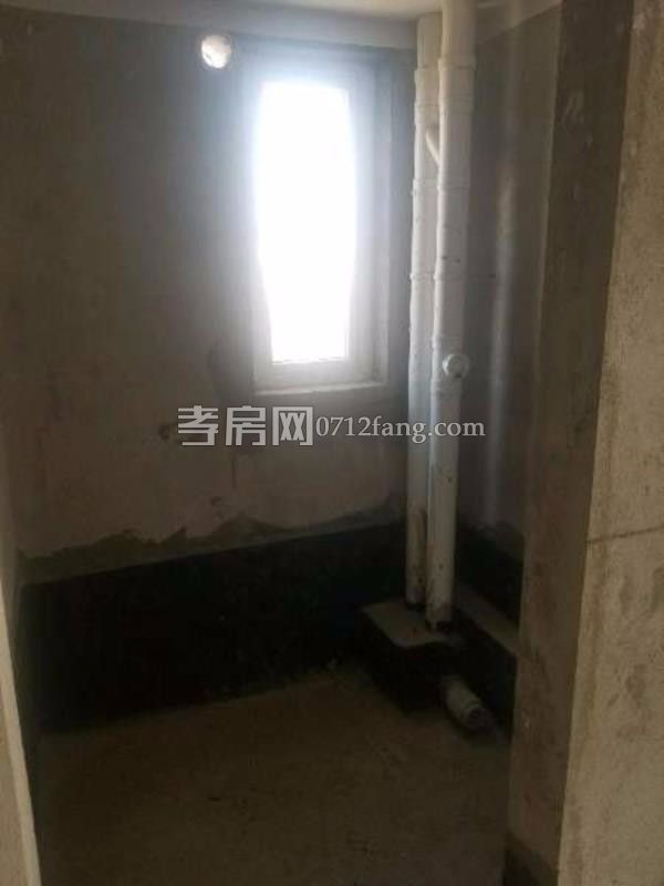 滿二宇濟(jì)商貿(mào)城100平精裝修文化路 楚環(huán)中學(xué)3樓