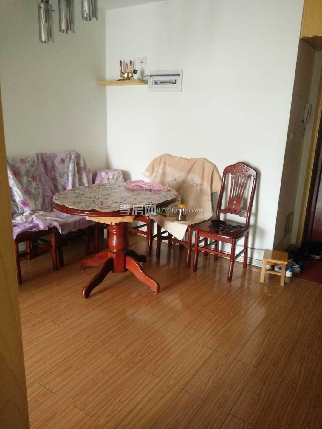 滿五 永新小區(qū)3室2廳1衛(wèi)126平簡單裝修3樓