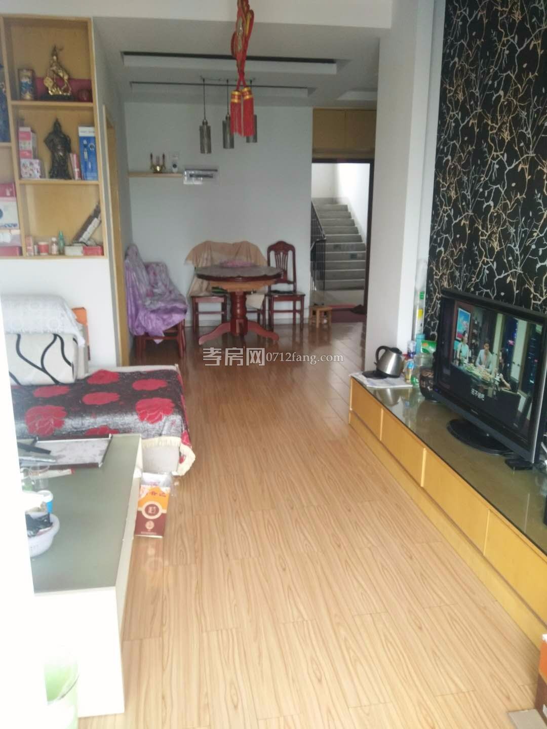 滿五 永新小區(qū)3室2廳1衛(wèi)126平簡單裝修3樓