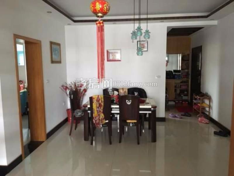 掛口小區(qū)大三房，精裝修，送全套家電，拎包入住