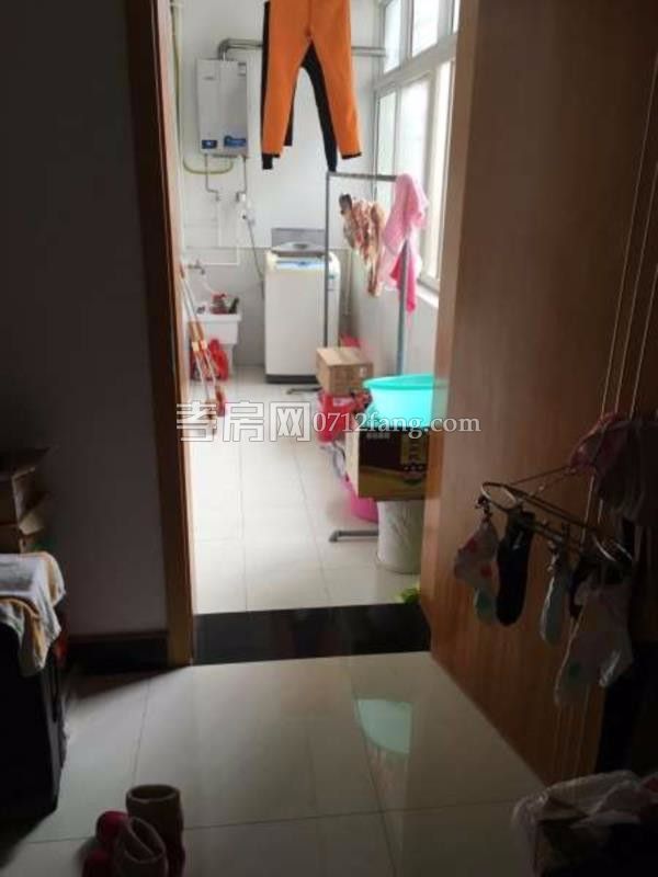 長(zhǎng)征二路玉泉楚環(huán)雙 房經(jīng)典三房特價(jià)43萬(wàn)急售