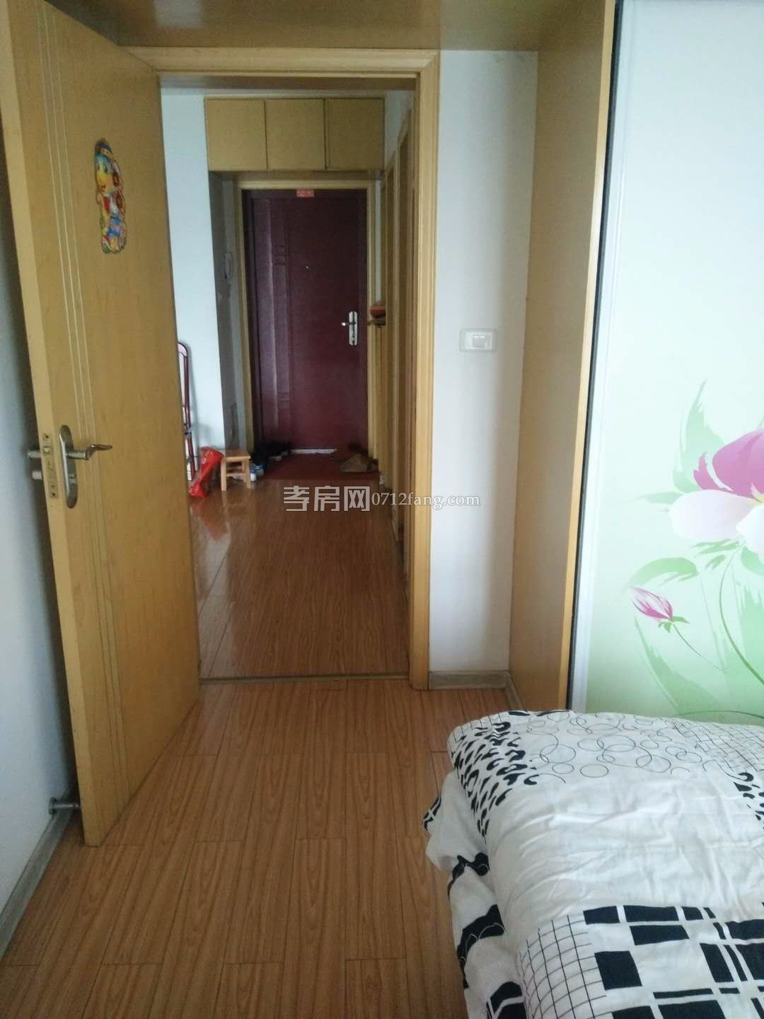 同升小區(qū)長征路上帶20平米車庫1/6樓126.4毛坯50萬