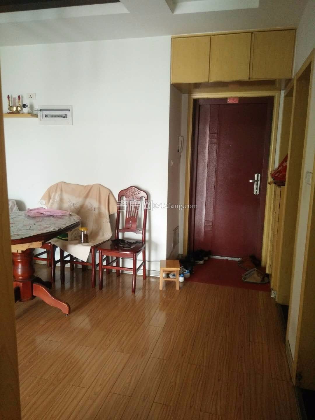 同升小區(qū)長征路上帶20平米車庫1/6樓126.4毛坯50萬