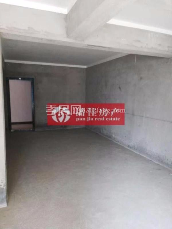 滿二宇濟(jì)商貿(mào)城100平精裝修文化路 楚環(huán)中學(xué)3樓