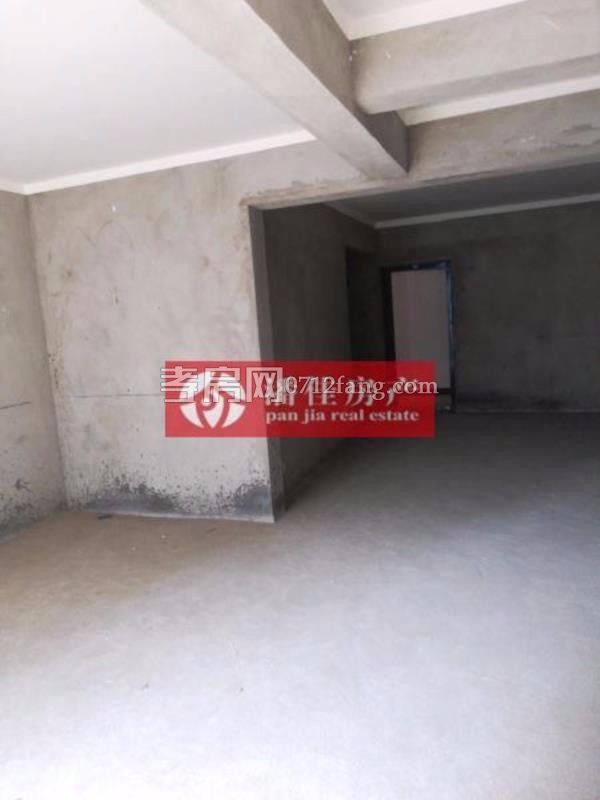 滿二宇濟(jì)商貿(mào)城100平精裝修文化路 楚環(huán)中學(xué)3樓