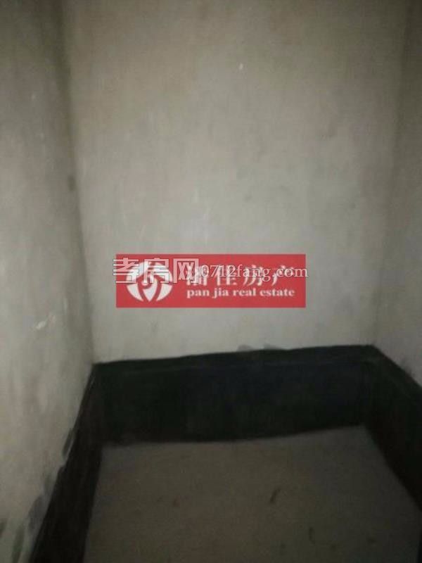 滿二宇濟(jì)商貿(mào)城100平精裝修文化路 楚環(huán)中學(xué)3樓