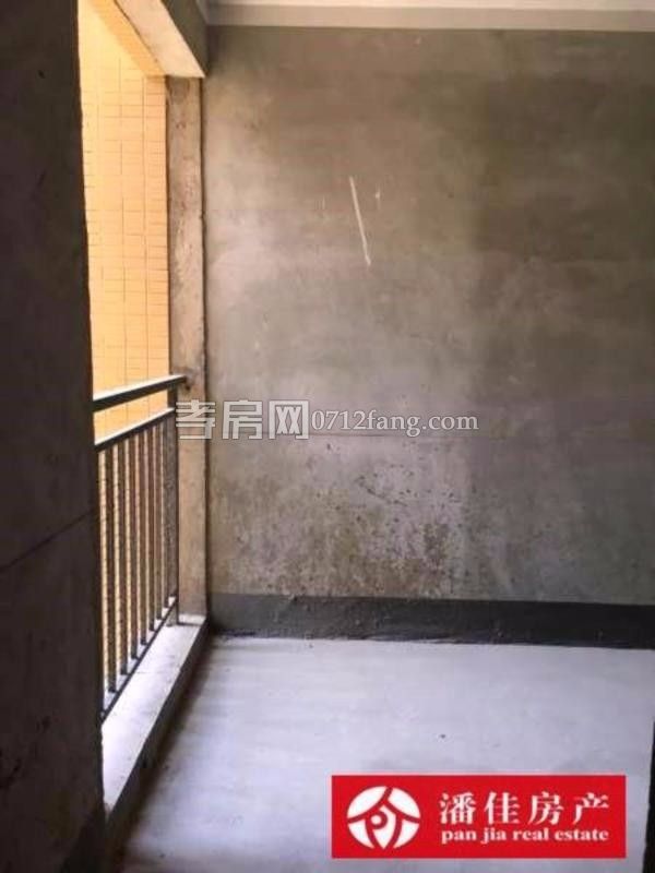 濱湖天地4室2廳2衛(wèi)127送20平毛坯特價出清