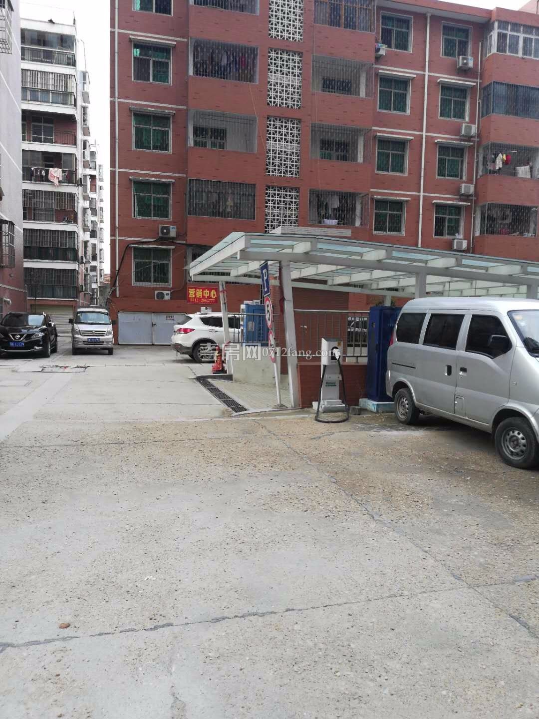 鼎觀世界3室2廳1衛(wèi)98平精裝修準(zhǔn)新房中間樓層