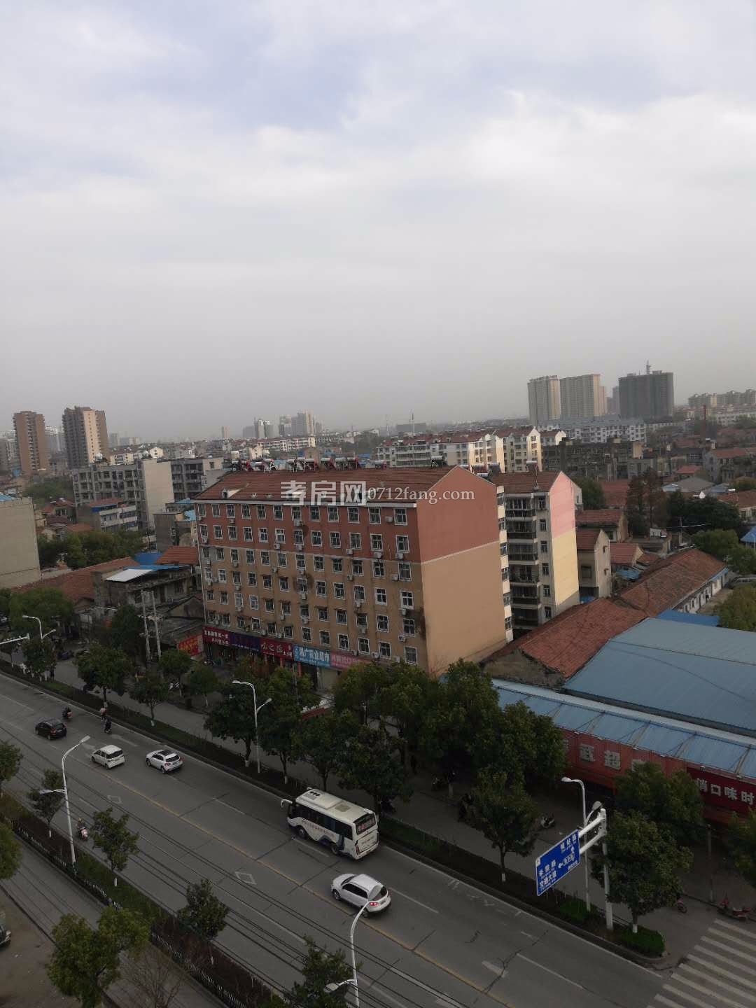 鼎觀世界3室2廳1衛(wèi)98平精裝修準(zhǔn)新房中間樓層